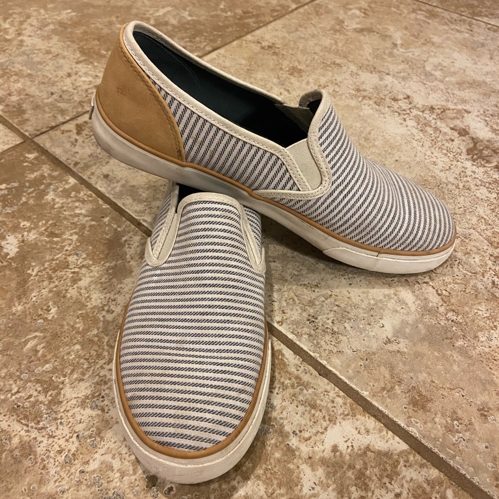 American Eagle blue striped slip on shoes